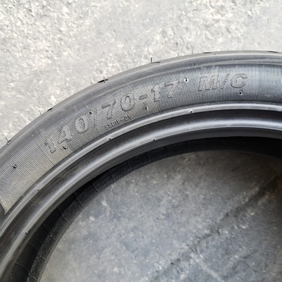 6pr/8pr オートバイ用チューブレスタイヤ 140/70-17 OEM受容とプライ等級 6pr/8pr