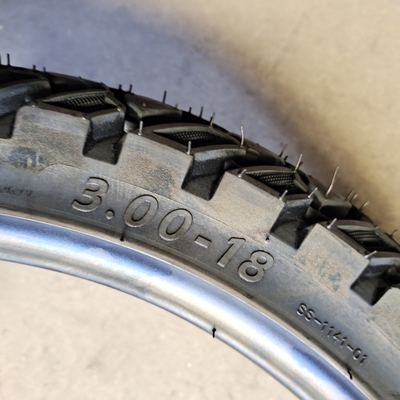 17インチ 18インチ 19インチ 21インチ モーターサイクルのタイヤ