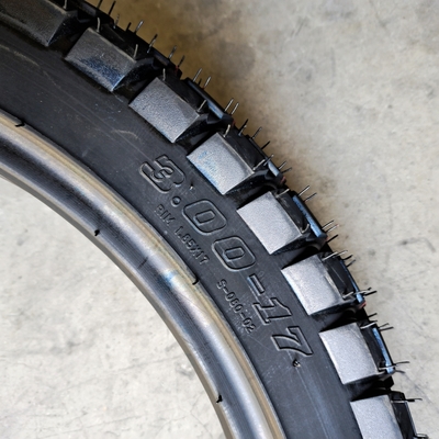 超ゴムモーターサイクルのタイヤ 3.00-17 タイヤサイズとタイヤケース 110/90-18