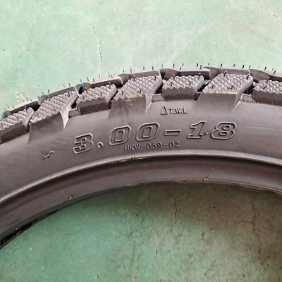 直接モーターサイクルのタイヤ交換機 3.00-18 20000 KM 作業寿命と時間 25 日以内に