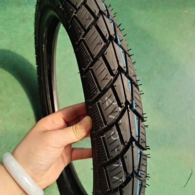 ゴムモーターサイクルのタイヤとチューブ 2.75-17 高張力 35%-55% ゴム含有量