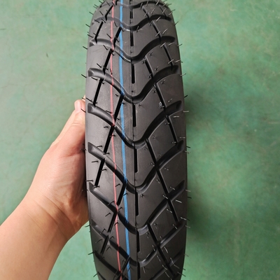積載港 青ダオ 中国 90/90-12 タイヤケース付きの重型チューブレスバイクタイヤ