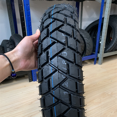 チンダオ港 モーターサイクルのタイヤ 18本,生産能力は1日5000個