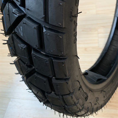 チンダオ港 モーターサイクルのタイヤ 18本,生産能力は1日5000個