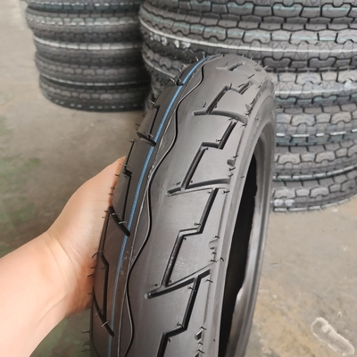 チューブレスモーターサイクルのタイヤ 3.50-10 3.00-10 自然ゴム鋼ナイロン原材料