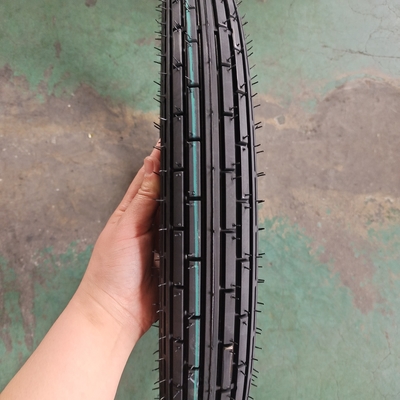 モーターサイクルのタイヤ2.75-17 青島市場での荷乗港