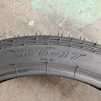 モーターサイクルのタイヤ2.75-17 青島市場での荷乗港