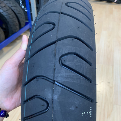 110/80-17 20000 KM の使用寿命と耐久性のある建設のモーターサイクルのタイヤを禁止