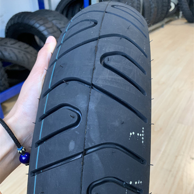 110/80-17 20000 KM の使用寿命と耐久性のある建設のモーターサイクルのタイヤを禁止