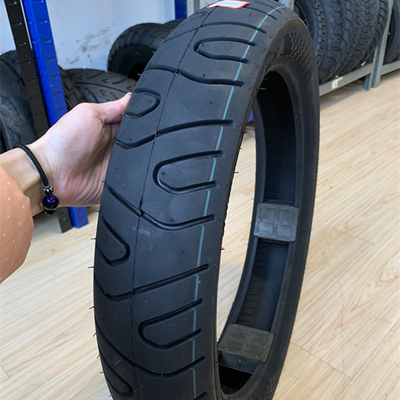 110/80-17 20000 KM の使用寿命と耐久性のある建設のモーターサイクルのタイヤを禁止