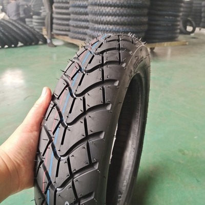 90/90-12 自動車タイヤの輪とアクセサリー 効率化のための天然ゴムタイヤのケース