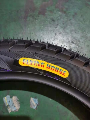 250×17 モーターサイクルのタイヤ 10.5 張力強さと深層パターン設計