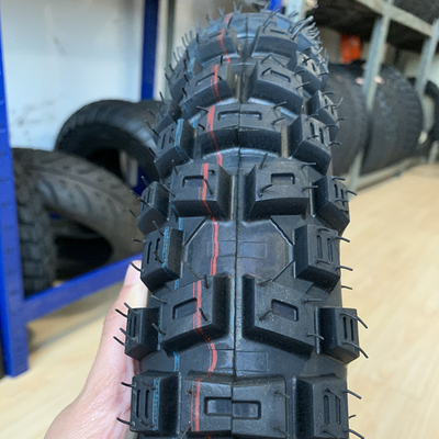 モーターサイクルのタイヤリタイア加工機300-17で毎日5000個生産する