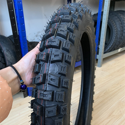 モーターサイクルのタイヤリタイア加工機300-17で毎日5000個生産する