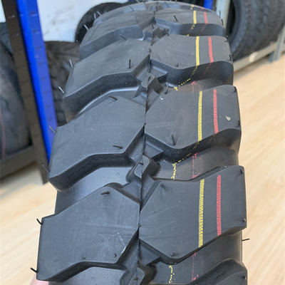トルコで深層パターンデザインのモーターサイクルのタイヤ
