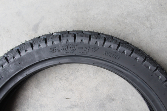 300×17 6PR/8PR モーターサイクルのタイヤ 3.2/3.4KG 3.2/3.4KG 重量容量