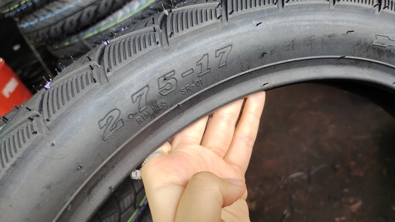 275-17 スーパーゴムモーターサイクルのタイヤとチューブ 275X17 2.75-17 2.3/2.6KGの重さ