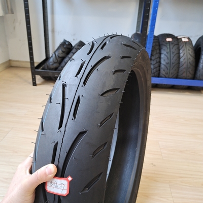 35%~55%ゴム含有量 130/70-17 バイク用タイヤと耐久性タイヤ