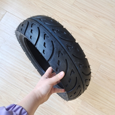 モーターサイクルのタイヤ スクータータイヤ 130/60-13 チューブレスA級 35%-55%ゴム含有量