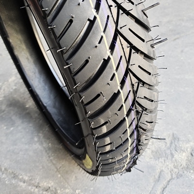13000PCS 負荷QTY/40'HQ 6PR/8PR モーターサイクルのタイヤ 道路タイヤ 120/80-17 100/90-17 110/80-17 120/70-17 90/90-17