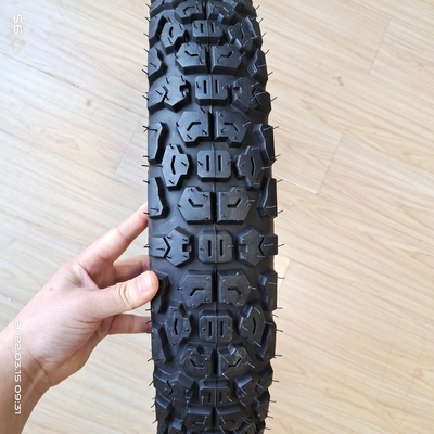 90/90-18 TT モーターサイクルのタイヤ MT026 35%~55%の天然ゴムを含む