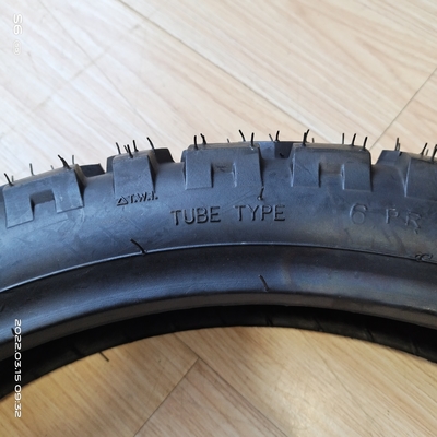 90/90-18 TT モーターサイクルのタイヤ MT026 35%~55%の天然ゴムを含む
