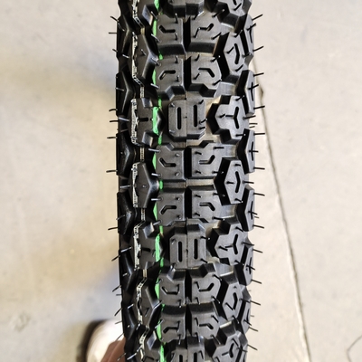 モーターサイクルのゴムタイヤ 2.75-21 輪胎外蓋と青島港の積載