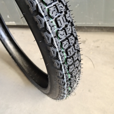 モーターサイクルのゴムタイヤ 2.75-21 輪胎外蓋と青島港の積載