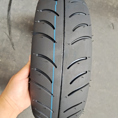 原材料 自然ゴム 鋼 ナイロン 130/60-13 8層 レート モーターサイクルのタイヤ