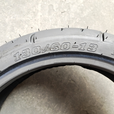 拉伸強度 10.5 モーターサイクルのタイヤ/タイヤ 130/60-13 TL