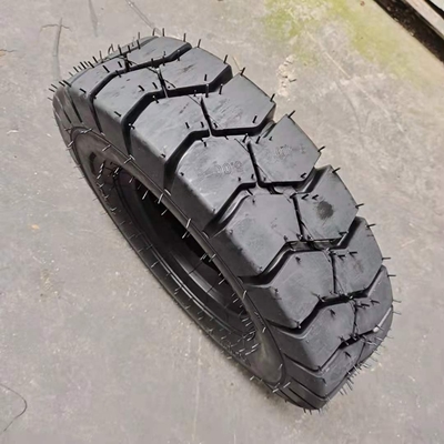 5.00-8 原材料の自然ゴム鋼ナイロンを持つオートバイタイヤ