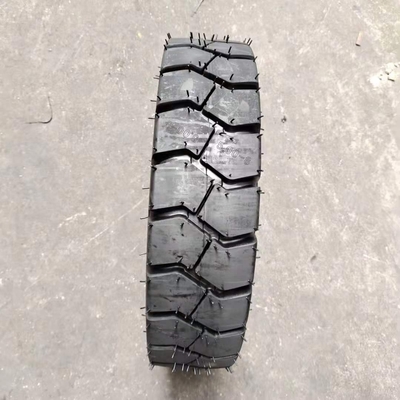 5.00-8 原材料の自然ゴム鋼ナイロンを持つオートバイタイヤ