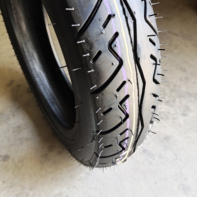 150/70/17 の モーターサイクルのタイヤと耐久性のあるタイヤカッシングで 最高の性能を得る