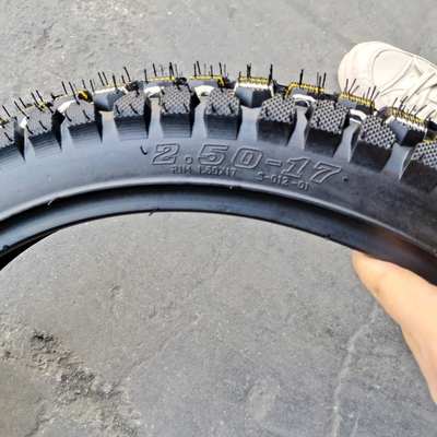 250×17 モーターサイクルのタイヤ 10.5 張力強さと深層パターン設計