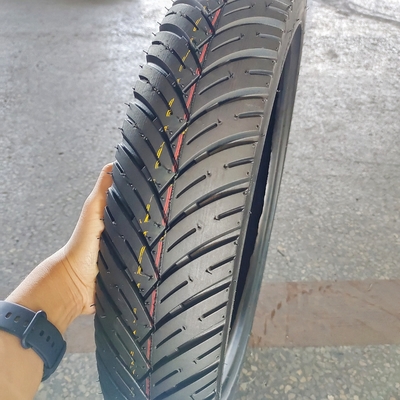 4.2kg 重量 柔らかいゴム モーターサイクルのタイヤ 100/90/18 120/80/17 100/90-17 120/70/17 909017