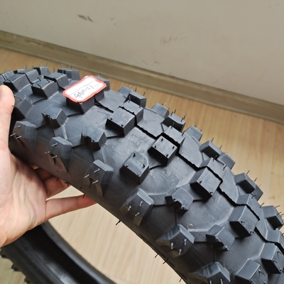 モーターサイクルのタイヤ 4.60-17 チューブレスとチューブ 生産容量1日5000pcs