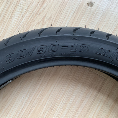 モーターサイクルのタイヤ 90/90/17 20000 KM 作業寿命と1日5000 pcs 容量