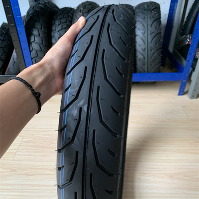 青ダオ港で積載 90/90/17 4輪用のチューブレスタイヤ バイクタイヤケース