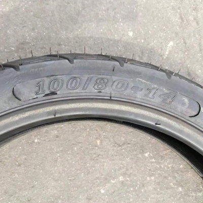 35%~55%ゴム含有量 長寿命のモーターサイクルのチューブレスタイヤ 100/80-14 90/80-14