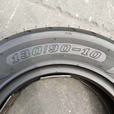 35%~55%ゴム含有量 アフリカ市場向けモーターサイクルのタイヤ 130/90-10 6Pr