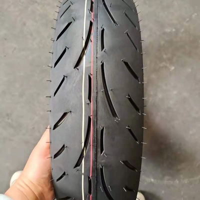 モーターサイクルのタイヤ 110/80-14 ディープデザイン 生産は1日5000個