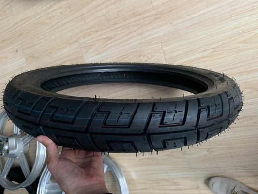 超ゴムモーターサイクルのタイヤ 90/90/18 生産能力は1日5000個