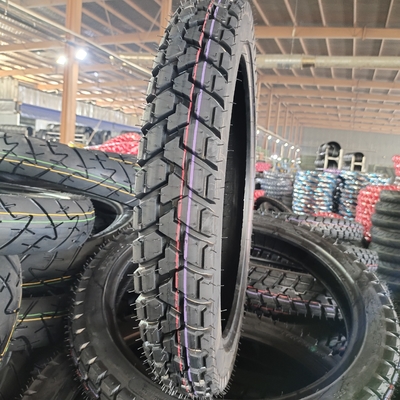 最高評価 275×18 300×18 90/90-18 モーターサイクルのタイヤ 150km/h 速度 6PR/8PR