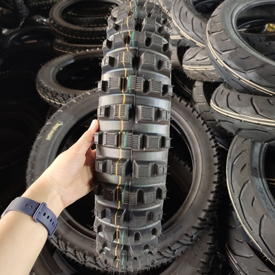 110/90-16 モーターサイクルのタイヤ mrf 110 90 16 中東の買い手向け 35%-45% ゴム含有量