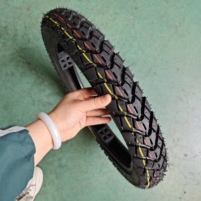 モーターサイクルのタイヤ2.75-17 チューブレスA級1日5000個 ディープデザインで生産