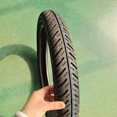 深い デザイン の パターン を 備えた 耐久 性 の チューブ のない モーターサイクルの タイヤ