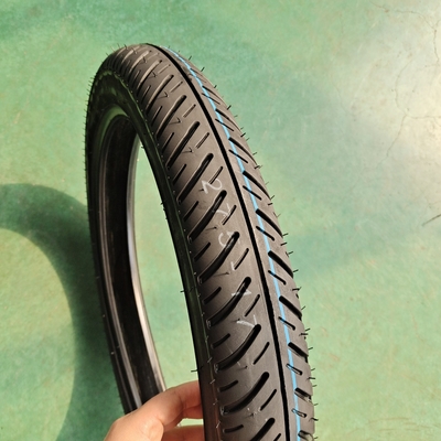 深い デザイン の パターン を 備えた 耐久 性 の チューブ のない モーターサイクルの タイヤ