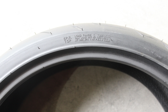 高負荷容量モーターサイクルのチューブレスタイヤ 180/50/17 TL