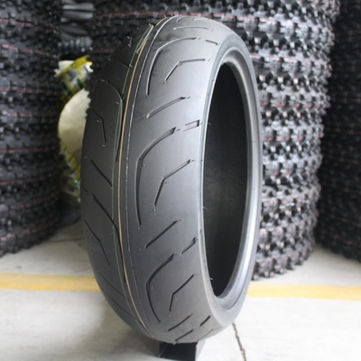 35%~45%ゴム含有量 180/55/17 TL 青島港の利益のためのオートバイ用チューブレスタイヤ