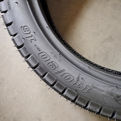 110/90-16 モーターサイクルのタイヤ TT TL 6PR/8PR 折りたたみ速度と 150km/h 速度